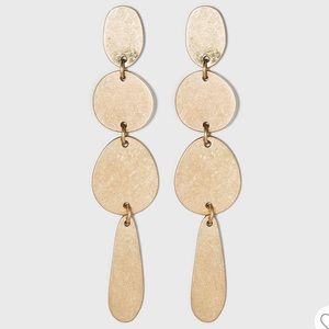 Brand new! New with tags, never worn, gold dangly essential earrings